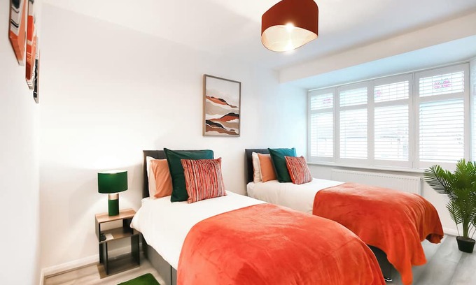 Lower Edmonton Casa | Discount on long term stays - good for contractors or home relocators