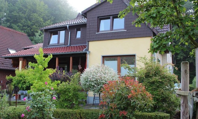 Amelith Casa | Vacation apartment, shower, WC, 2 bedrooms - Ferienhaus Buren-Hof