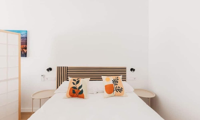 Jesus Apartamento | Stylish Studio with Easy Access to Valencia's Best