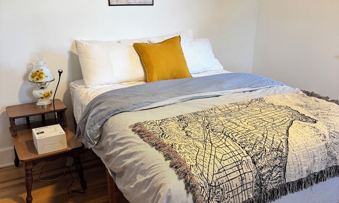 Verplanck Apartamento | Newly renovated 2 story space with home office next to the Hudson River .