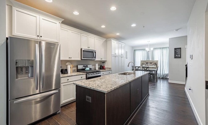 Northeast Casa | NICE Gorgeous Townhouse 4BR with Private Garage