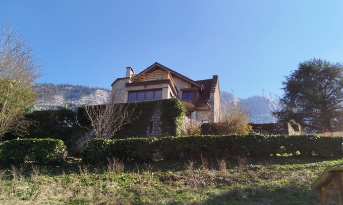 Aiguebelette-le-Lac Casa | Bohemian holiday home with lake view