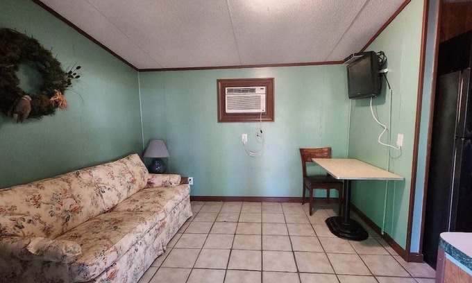 Coushatta Cabina | Pet friendly Lake View Cabin Rental near Coushatta, LA!