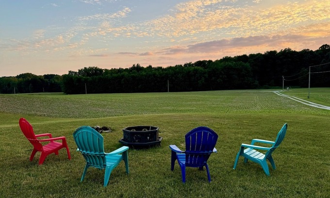 La Porte Casa | Charming 2-bedroom house in Harbor Country. 5 minutes from downtown Three Oaks