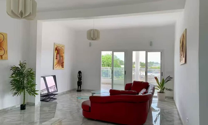 Assinie Cama Y Desayuno | Kimberly room: idyllic setting with breakfast