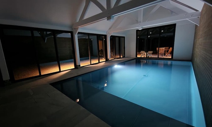 Plescop Cabaña | Cottage du Golfe - 2 Lodgings - 18 persons - Indoor swimming pool