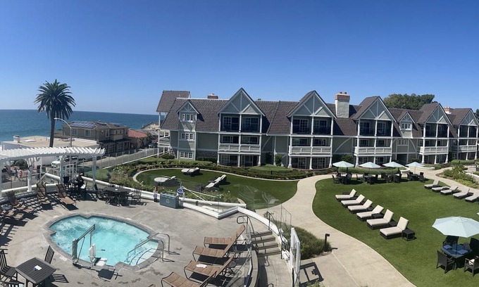 Carlsbad Village Complejo | Charming resort in superb Carlsbad Village with ocean view - June 28 to July 5th