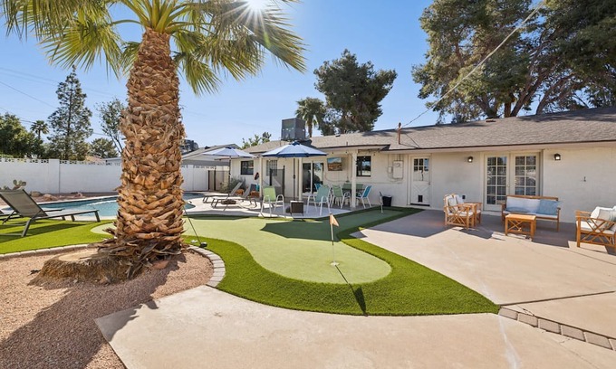Scottsdale Country Acres Casa | Old Town: 2 King/8 Queen Beds, Backyard Paradise