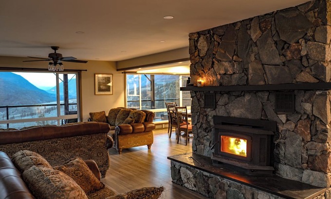Vancouver Coast Casa | Luxury Mountain Retreat with Breathtaking Views