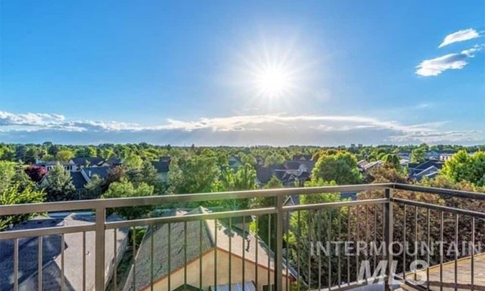 East End Casa | Spacious & Modern ~ Free E-Bikes ~ Pet-Friendly ~ Prime East End Location