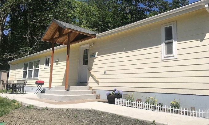 Crawfordsville Cabaña | Guest House on the Ranch