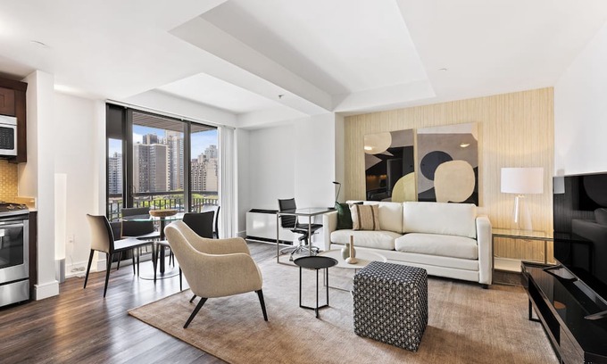 Upper East Side Apartamento | Luxury Two Bed With Private Balcony on the UES