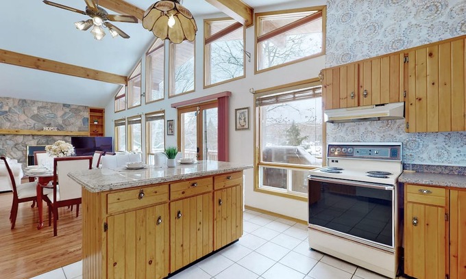 Katrine Casa | Charming lakefront cottage on Little Doe Lake in Muskoka
