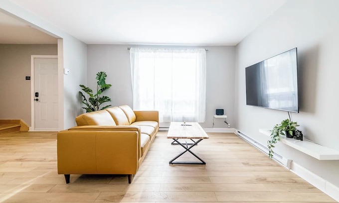 Greenfield Park Casa | Comfy/New 3 BDR house near DT,Hospital,2 parking