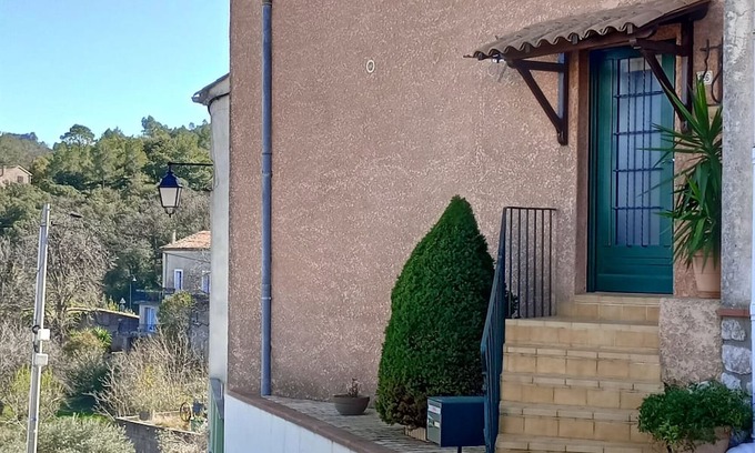 Liausson Casa | HOUSE WITH LANDSCAPED ROOF TERRACE AND PANORAMIC LAKE VIEW