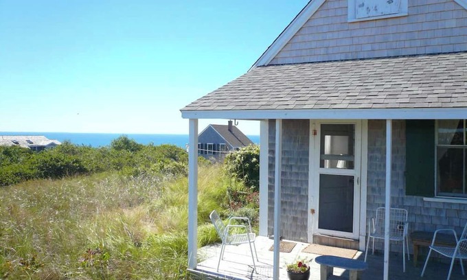 Truro Cabina | Tranquil 3-Bedroom Truro Cabin on Corn Hill – Steps to Bay, Stunning Views!