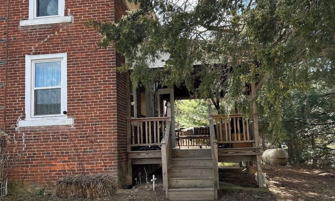 Galion Cama Y Desayuno | 4-bedroom bed & breakfast in charming hideaway 1800's home!