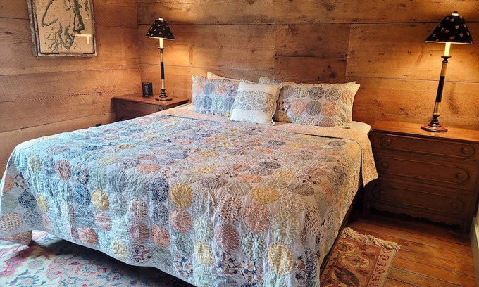 Winthrop Apartamento | Guy's Place in the Historic Guy Waring House located in Downtown Winthrop