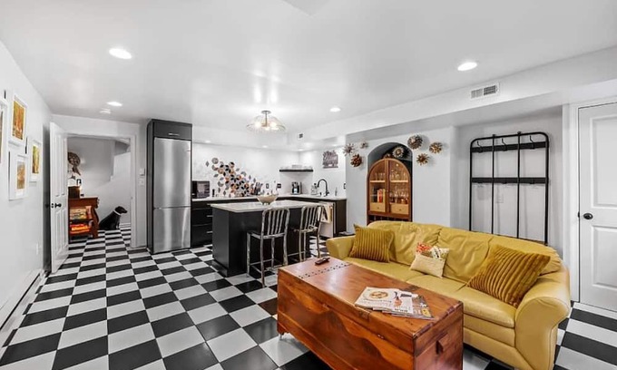 Mount Vernon Apartamento | Large Garden Level Apartment with Backyard Vibes, King Bed and Home Office Setup