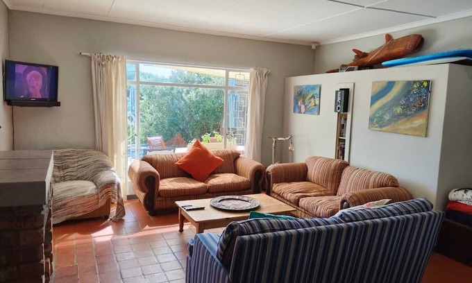 Cannon Rocks Casa | Tranquil 3-bedroom house with WiFi in Boknes Strand in the bush