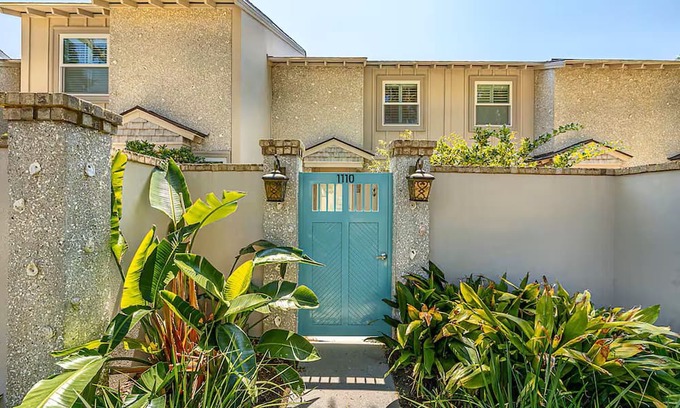 Saint Simons Island Casa | Charming 3-bedrm Oceanfront Townhome, WiFi, AC, Washer/Dryer on St Simons Island