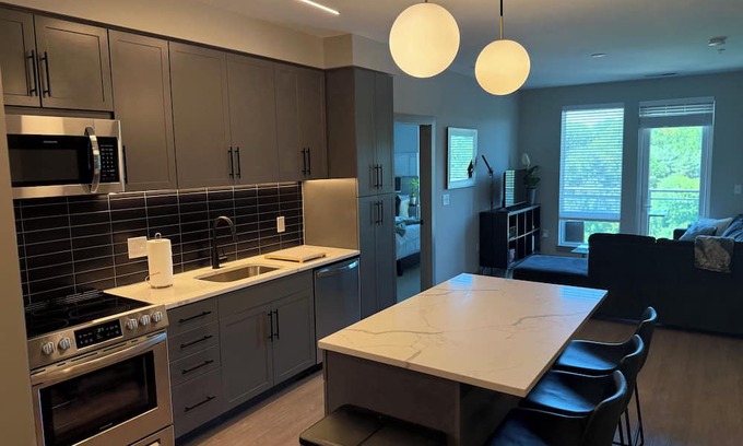 Columbia Apartamento | Lux Modern apartment in Columbia with WiFi, balcony, sofa bed, pool and a gym!