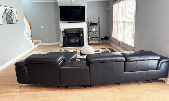 Westside Casa | Modern Midtown Home – Ideal for Long-Term Stays!