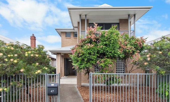 Mayfield Casa | Large Home in Mayfield
