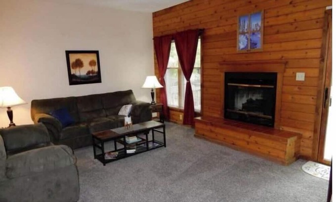 East Stroudsburg Casa | Poconos Dream House