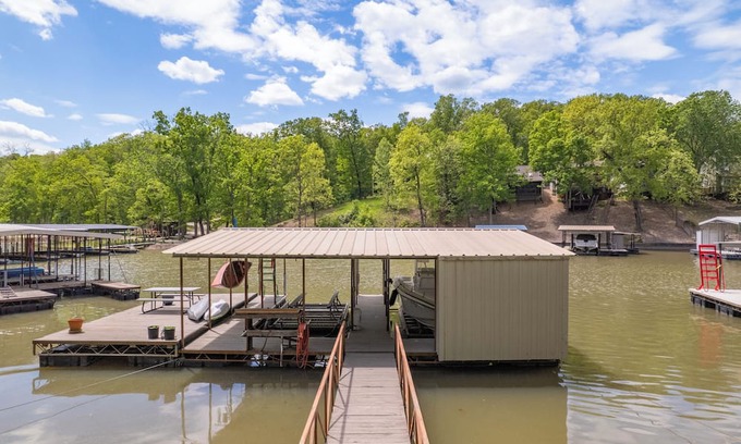 Camdenton Casa | Moss Hollow - Four bedroom house in quiet cove!