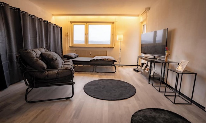 Leonberg Condominio | Nice apartment with balcony l Large l Lots of light