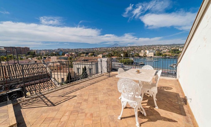 Ognina Apartamento | Loft Duplex Skyview by Wonderful Italy