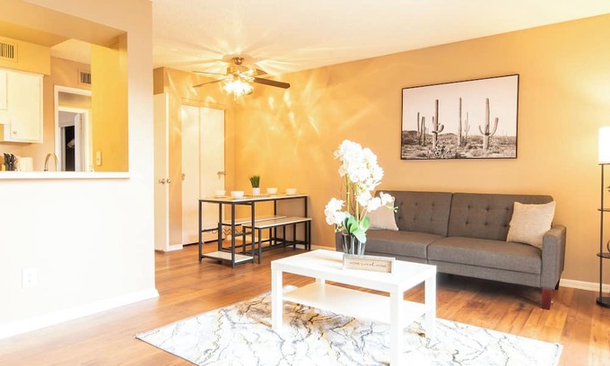 Mesa Apartamento | Sleek Escape - Near Hospitals/Airport - Workspace