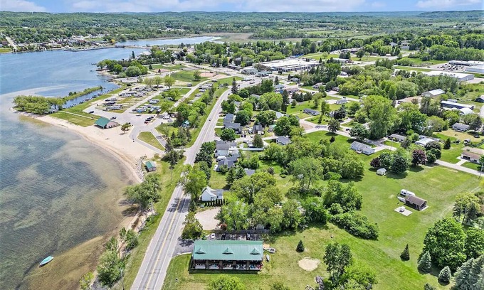 East Jordan Casa | Lakeview Retreat - 2 bedroom - 3 bathrooms