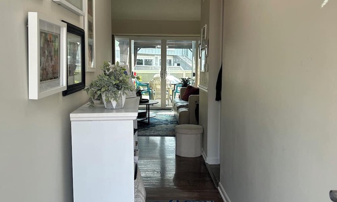 Lenexa Casa | Charming, 2 Bed, 1 bath one- level TH w private patio w/in 2 mi of hospital
