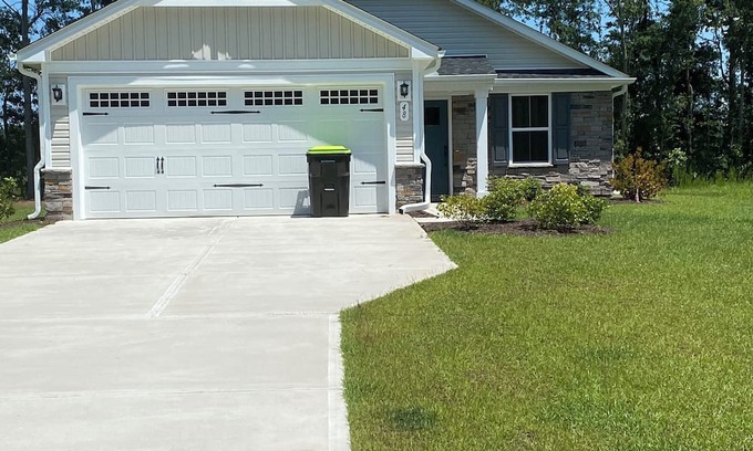 Tabor City Casa | Charming 2-bedroom house in Tabor City with WiFi andAC. Covered Back Porch.