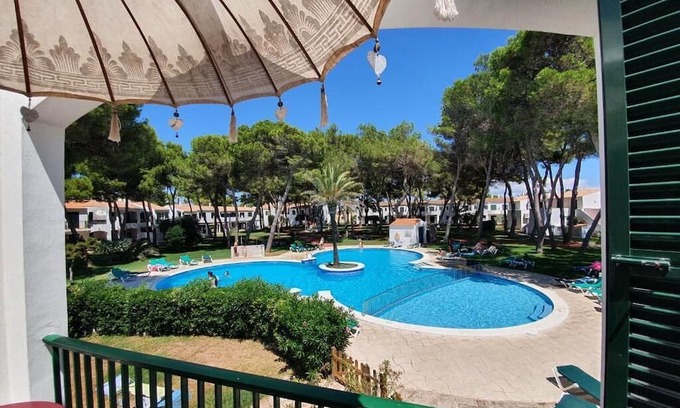 Son Xoriguer Apartamento | Apartamento Vermell Mar, ¡Relájate en su piscina de trébol inmersa en un pinar!