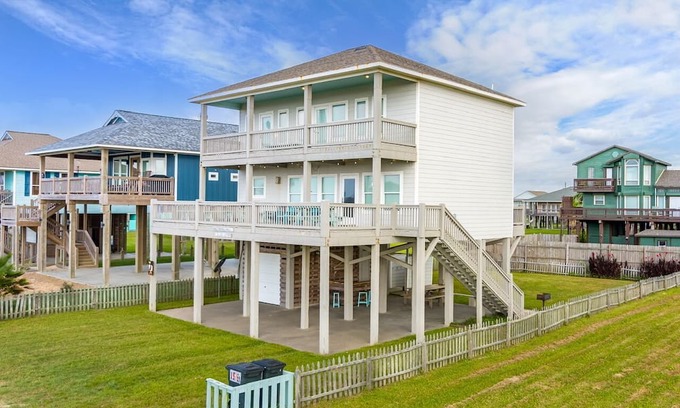 Crystal Beach Casa | B3 Sand Ranch: 4 BR, 3 BA House in Crystal Beach, Sleeps 14