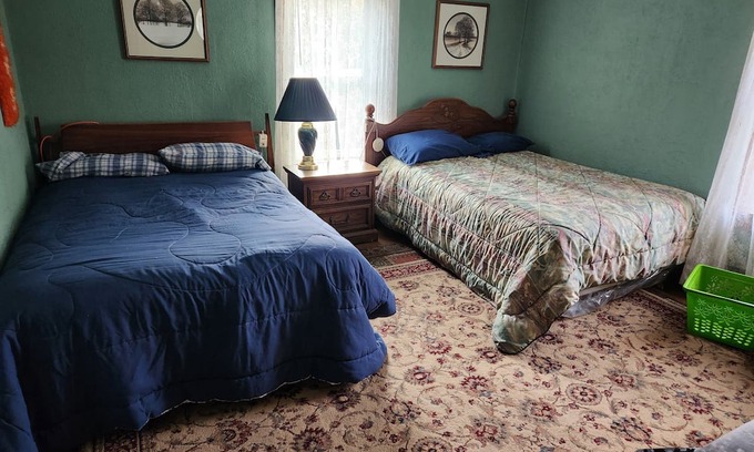 Agency Village Casa | Spacious 5-bedroom country house in marvelous Summit with WiFi, AC