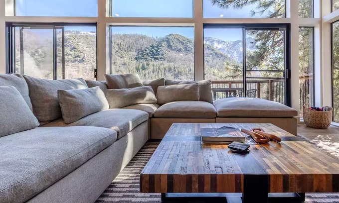 Camp Nelson Casa | A House in the Mountains - Modern Spacious & Views
