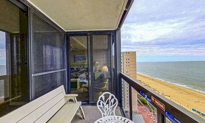 North Ocean City Condominio | Beachfront Retreat w/Unparalleled Views, Balcony, W/D, Shared Pools, Gym, WiFi
