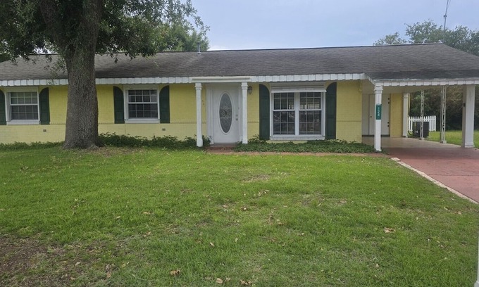 Long Beach Casa | Azalea Beach Retreat- Your Coastal home away from home. Beach is within blocks!