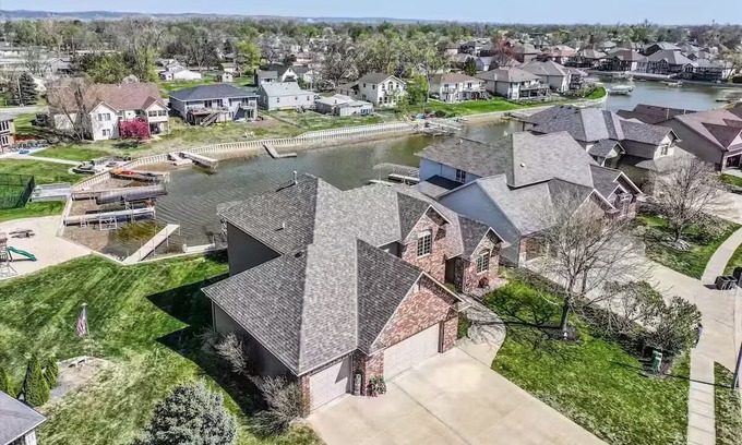 Carter Lake Casa | 5 bed 3 miles to downtown Omaha and CWS. Hot Tub, Pool Table & Dart Board