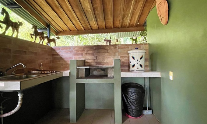 Las Horquetas Cabaña | Linda cabaña rústica en Sarapiqui de Heredia con piscina y wifi