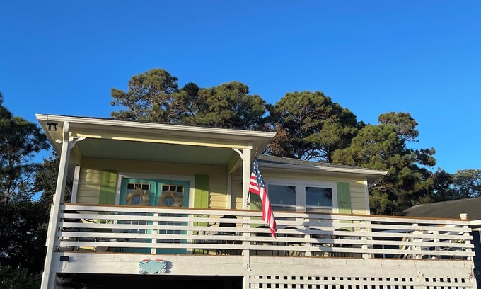 Colington Casa | "Semi-soundfront beach cottage with beautiful water views and pool access!