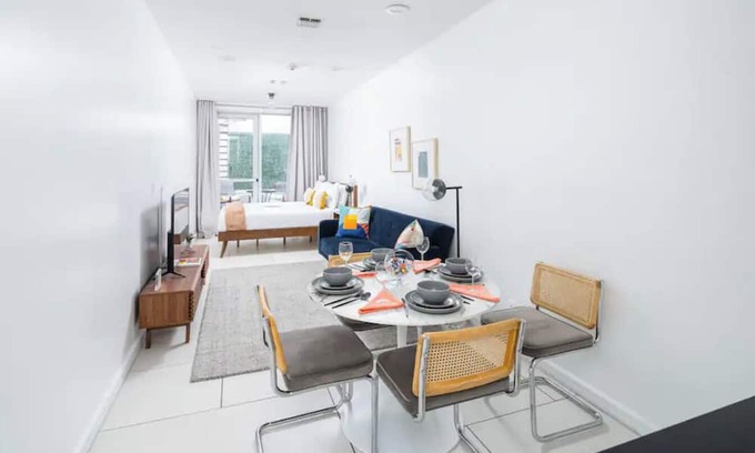 Midtown East Apartamento | Chic Midtown Studio with Patio #203