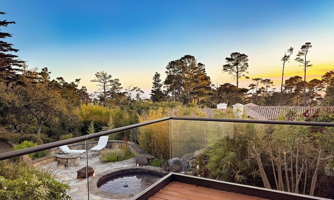 Del Monte Forest Casa | Pebble beach secret golfers retreat with hot tub and gym LX92
