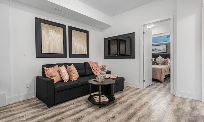 Niagara Falls Apartamento | NEW Stylish 1BR wBBQ | Close to Falls | Sleeps 4!