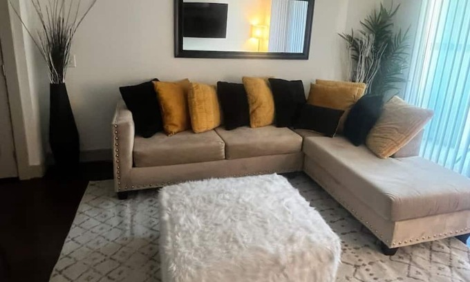 Washington Ave./ Memorial Park Apartamento | Modern Apartment with WiFi, pool and fitness room in vibrant Houston