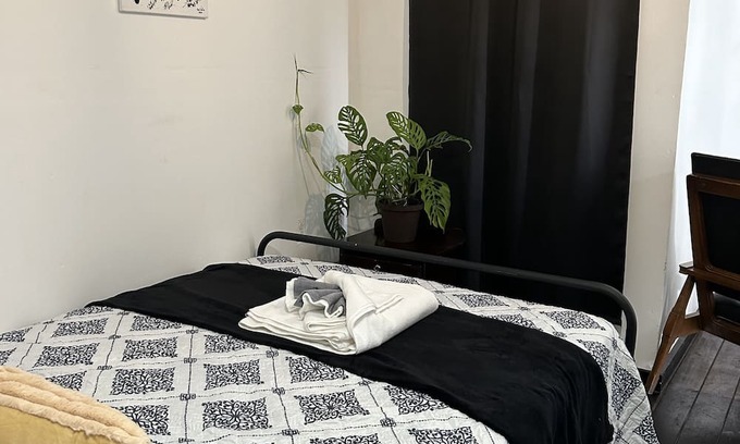 King's Park Apartamento | Cozy studio with WiFi in King’s Park, Belize City